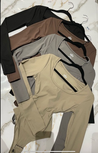 [0229] Alo Yoga panti blusa manga larga